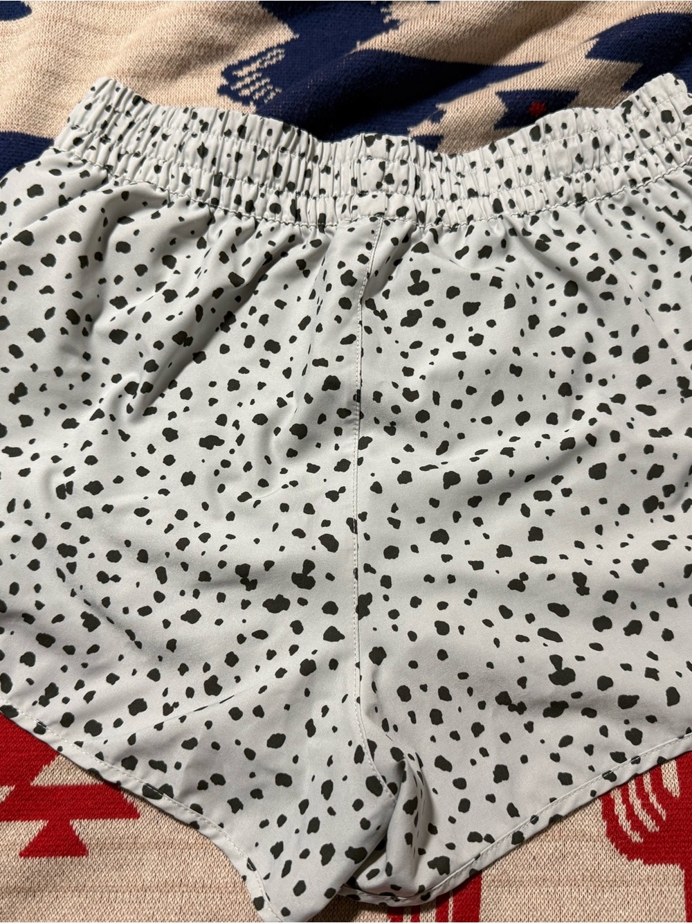 Vuori Women’s Black and White Print Athletic Shorts. Size L - Picture 2 of 4